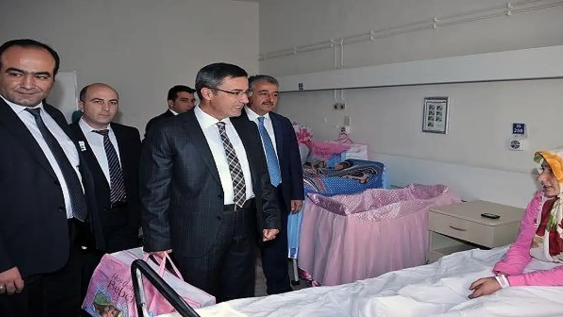BÜYÜKŞEHİR BELEDİYESİNDEN YENİ DOĞAN BEBEKLERE HEDİYE PAKETİ