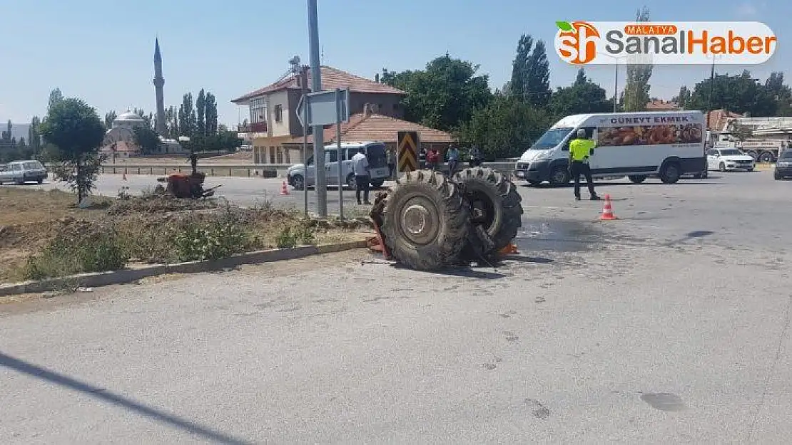 Lüks otomobille çarpışan traktör 2'ye bölündü