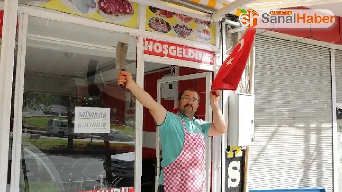 Mahalle esnafından harekata Türk bayraklı destek
