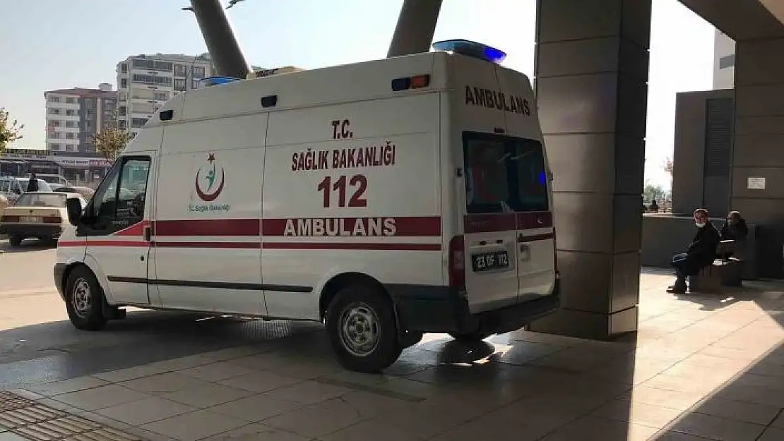 'Mahallede alkol alan şahısları uyaran muhtar bıçaklandı'