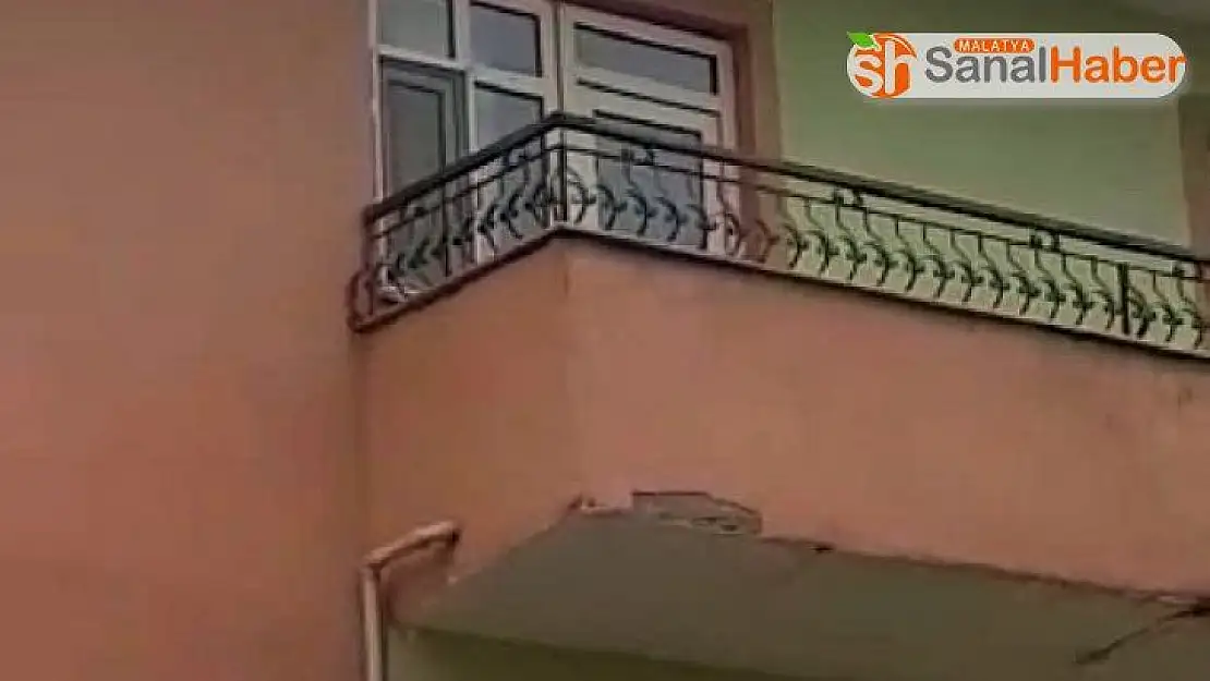 Mahsur kalan kediyi itfaiye kurtardı
