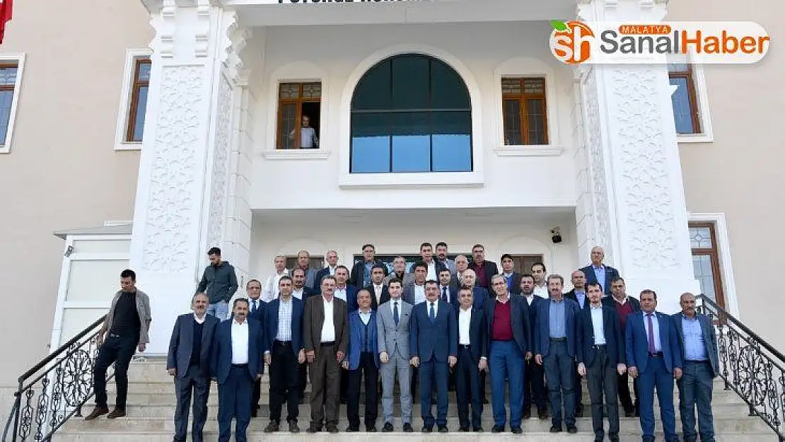 Malatya Büyükşehir Belediye Başkanı Selahattin Gürkan, Pütürgeliler ile bir araya geldi