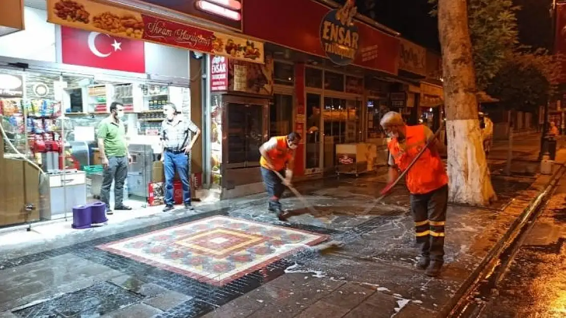 'Malatya caddelerinde Covid-19 temizliği'