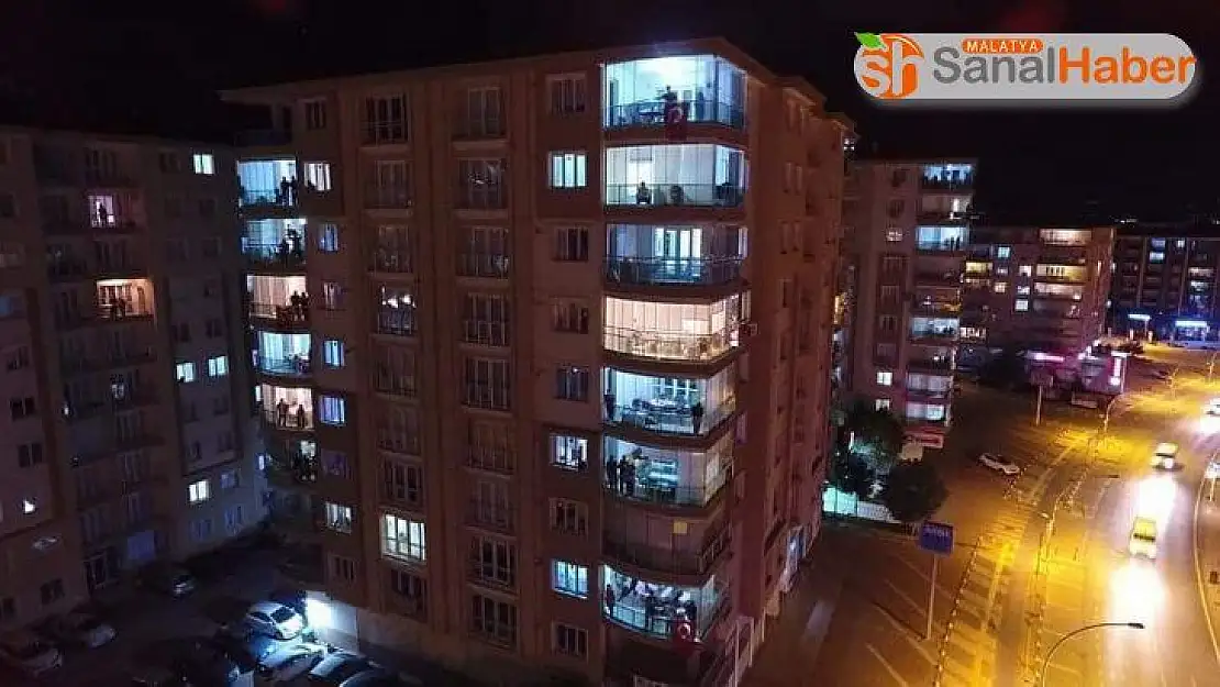 Malatya'da 23 Nisan coşkusu evlerde yaşandı
