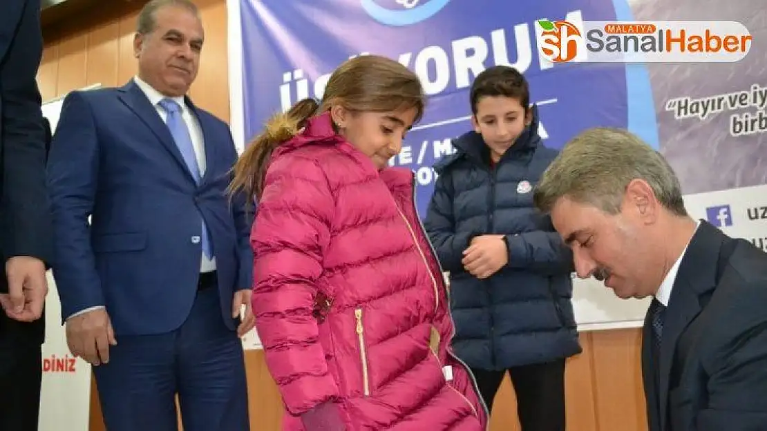 Malatya'da 444 çocuğa mont dağıtıldı