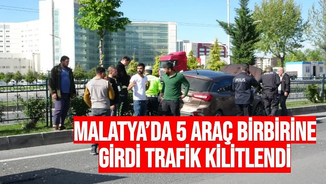 Malatya´da 5 araç birbirine girdi trafik kilitlendi