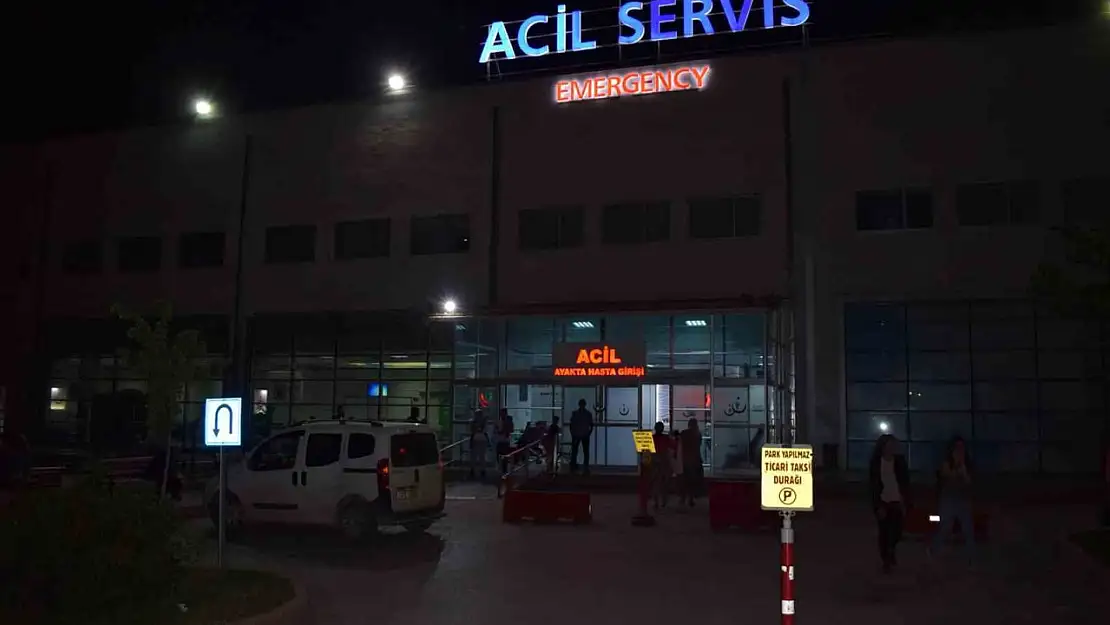 Malatya'da bir kişi ayırmaya çalıştığı kavgada bıçakla ağır yaralandı