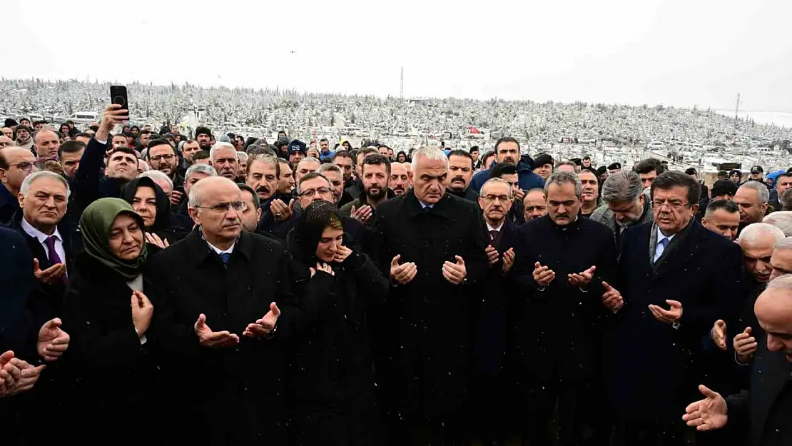 Malatya'da depremde hayatlarını kaybedenler dualarla anıldı