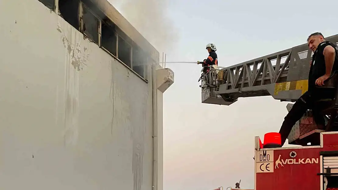 Malatya'da tütün fabrikasında yangın
