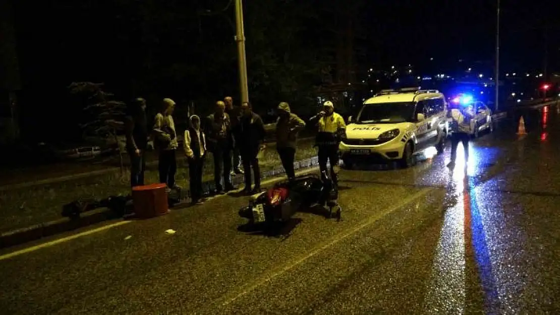 'Malatya´da hafif ticari araç motokuryeye çarpıp kaçtı: 2 yaralı'