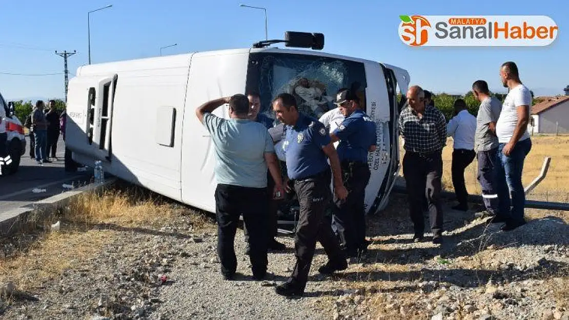 Malatya'da halk otobüsü devrildi: 25 yaralı