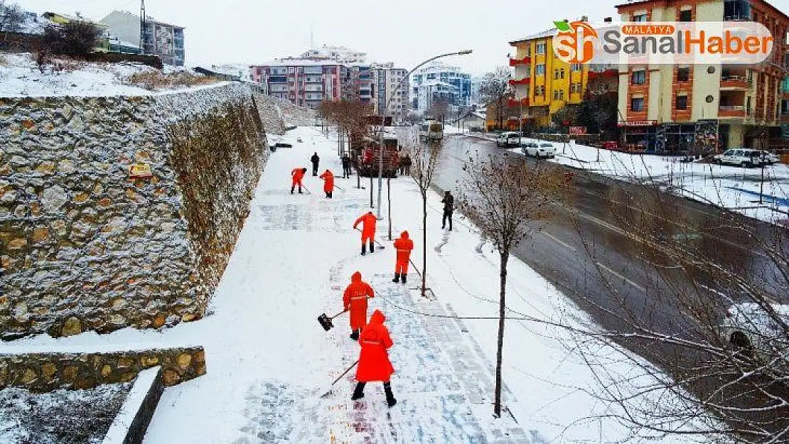 Malatya'da karla yoğun mücadele