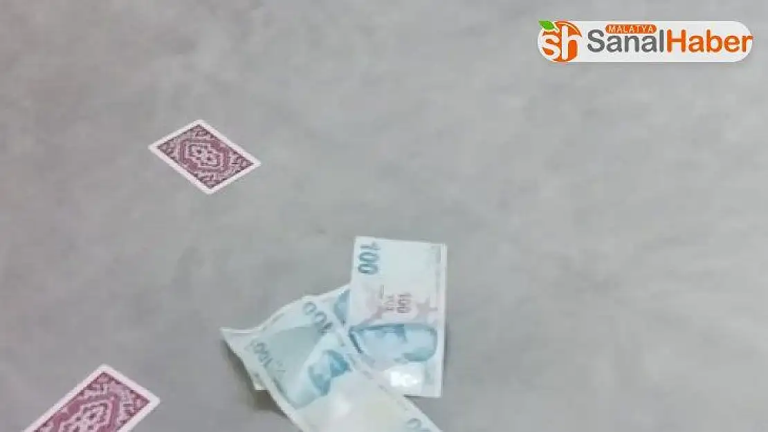 Malatya'da kumar oynatan iş yerine baskın
