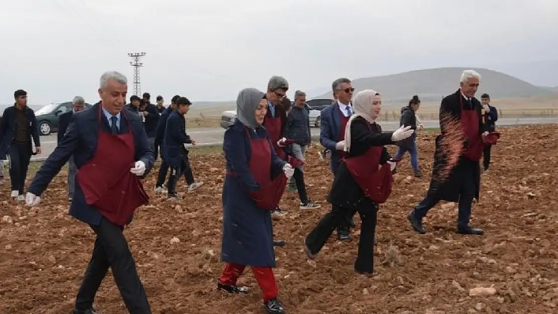 'Malatya´da öğrenciler buğday ekimi yaptı'