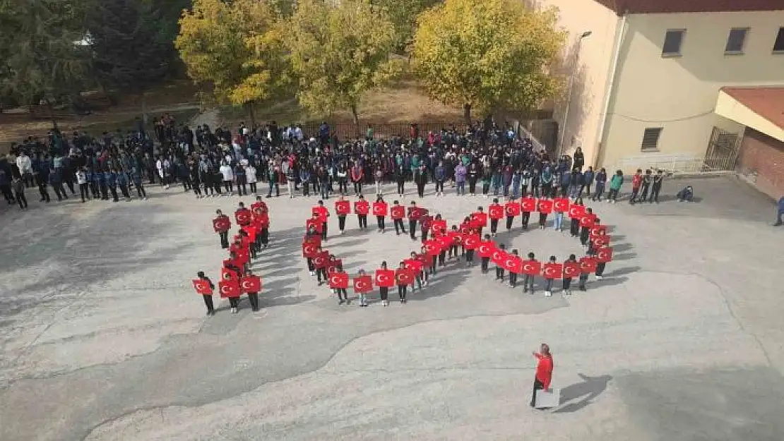 'Malatya´da öğrencilerden Cumhuriyet´in 100. yılına özel koreografi'