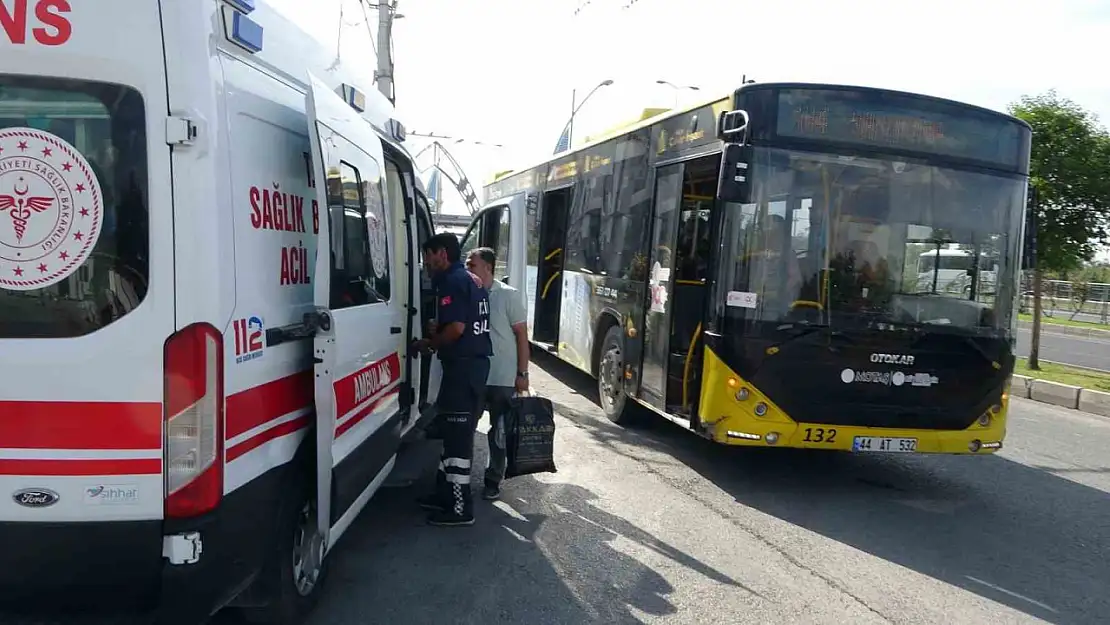 Malatya'da otobüs ile hafif ticari araç çarpıştı: 2 yaralı