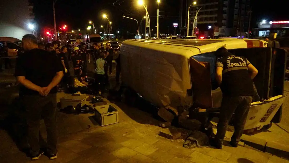 Malatya'da feci kaza 1 ölü, 13 yaralı