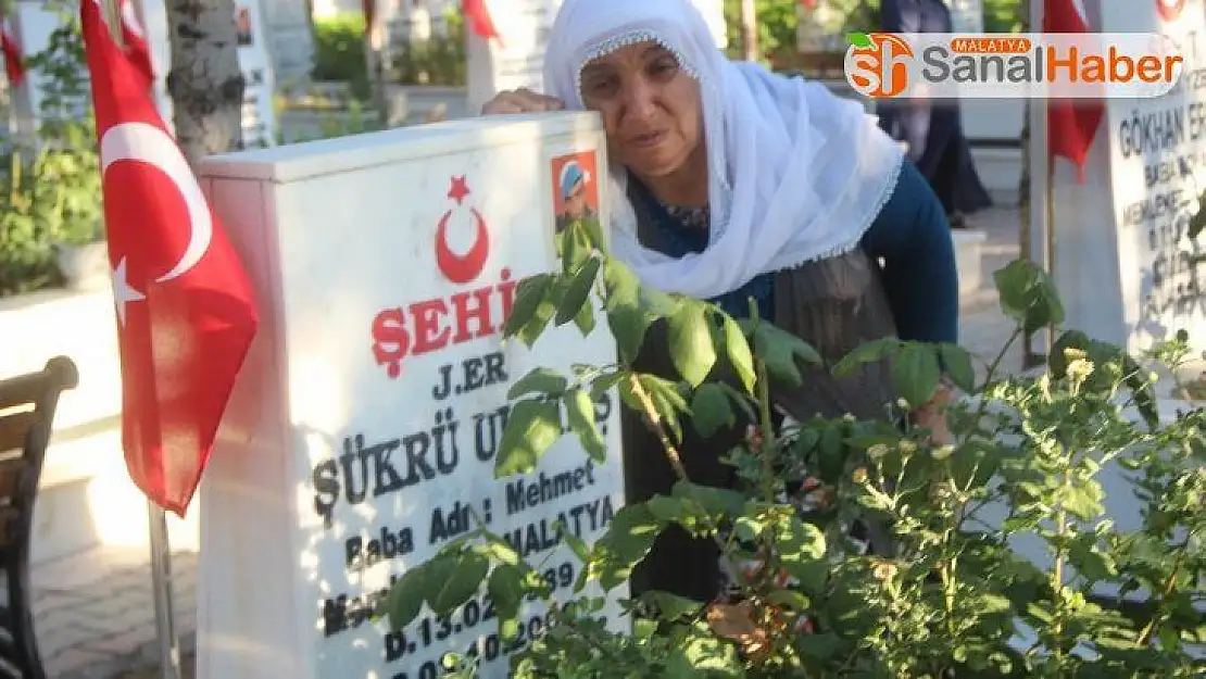 Malatya'da şehitlikte hüzünlü bayram