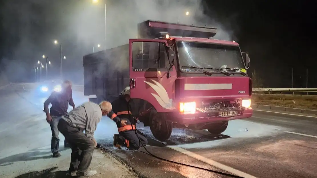 Malatya'da seyir halindeki iki araçta yangın