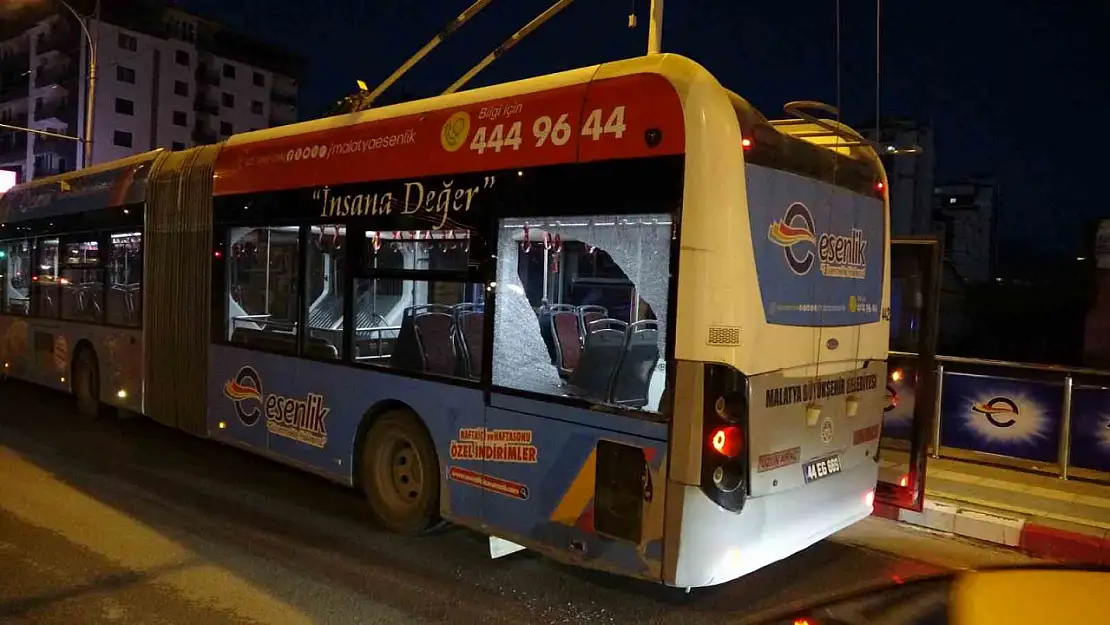 Malatya'da trambüs ile kamyonet çarpıştı: 1 yaralı