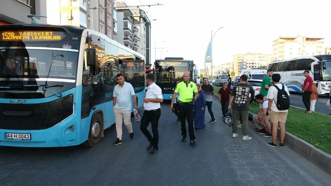 Malatya'da üç aracın karışığı kazada faciadan dönüldü