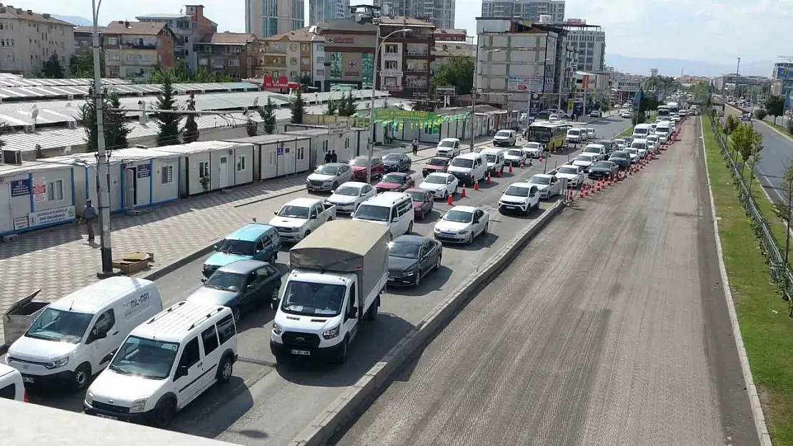 Malatya'da yol çalışmaları nedeniyle oluşan trafiğe tepki