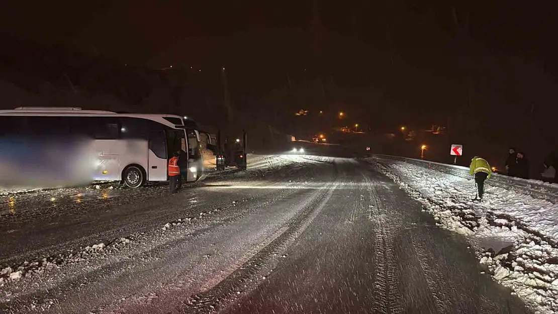 Malatya'da yolcu otobüsü kaza yaptı  9 yaralı