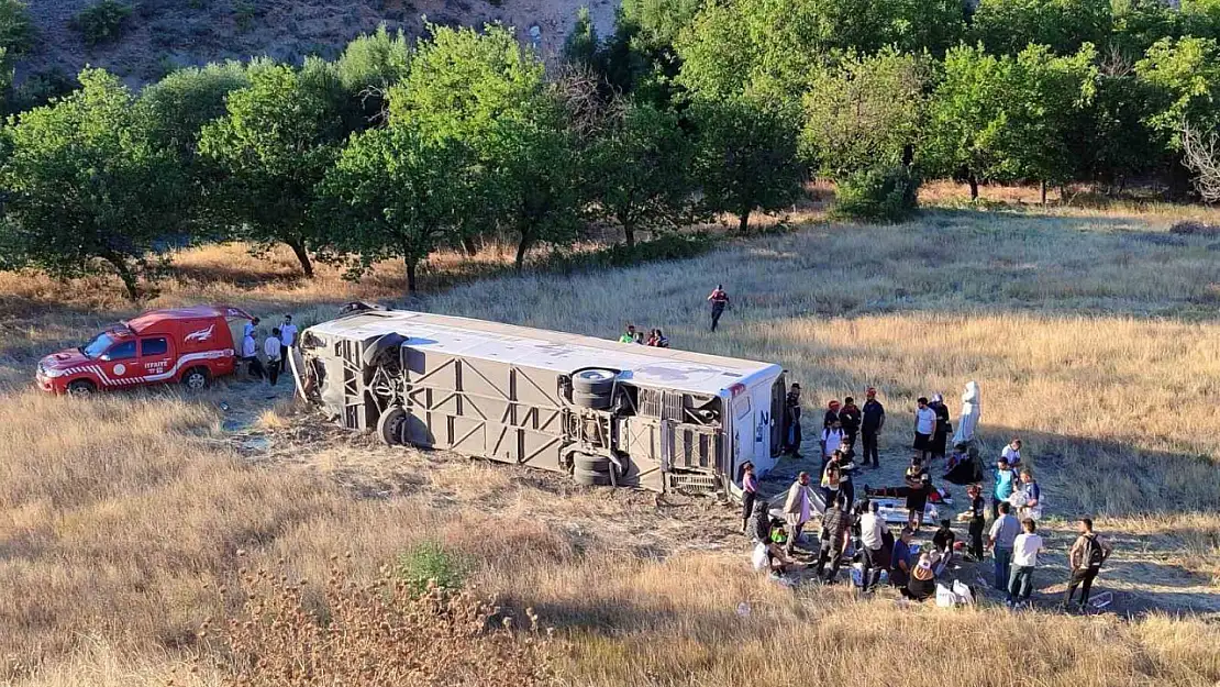 Malatya'da bir yolcu otobüsü şarampole yuvarlandı: 22 kişi yaralandı