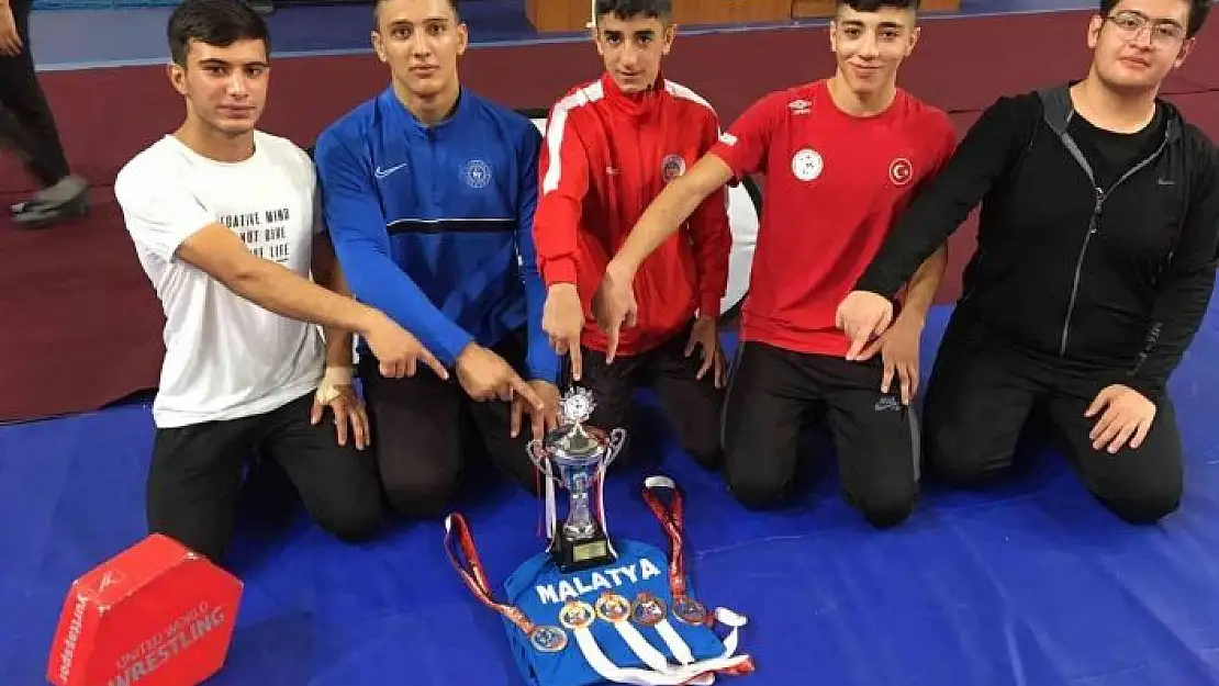 'Malatya Gençlik Güreş takımı 1.Lig´e yükselmeyi başardı'