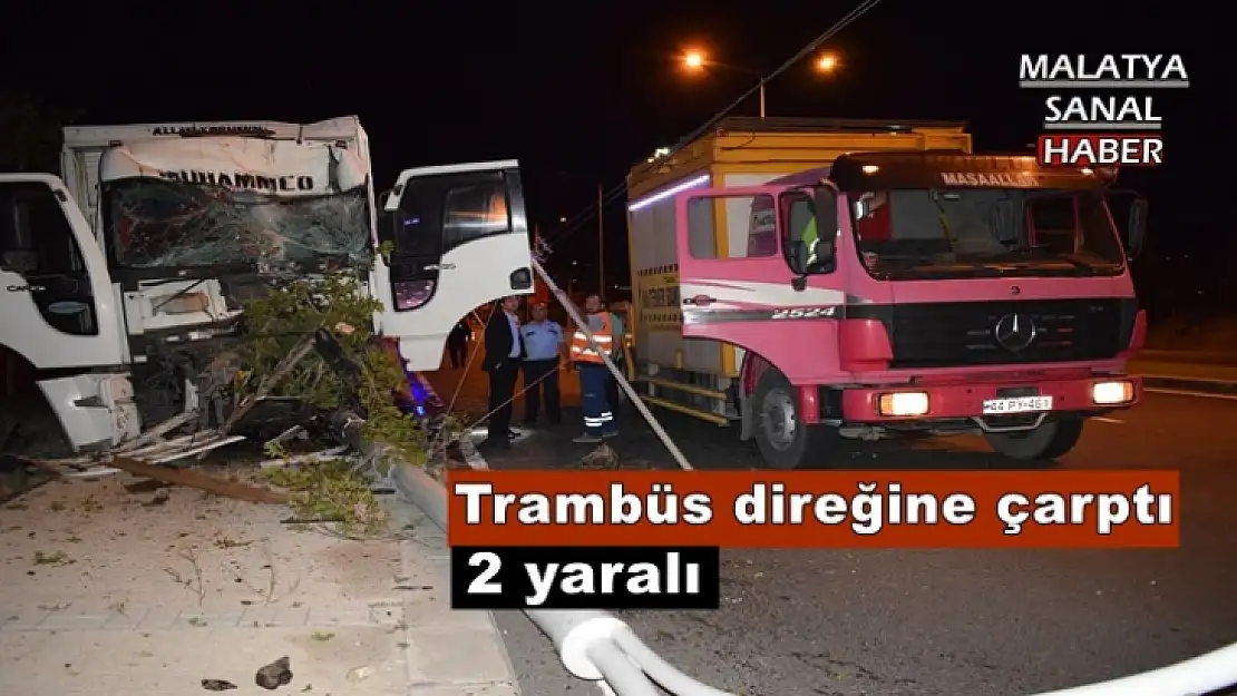 Kamyon trambüs direğine çarptı: 2 yaralı