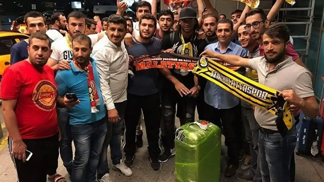 Yeni Malatyaspor'un yeni transferine havaalanında karşılama