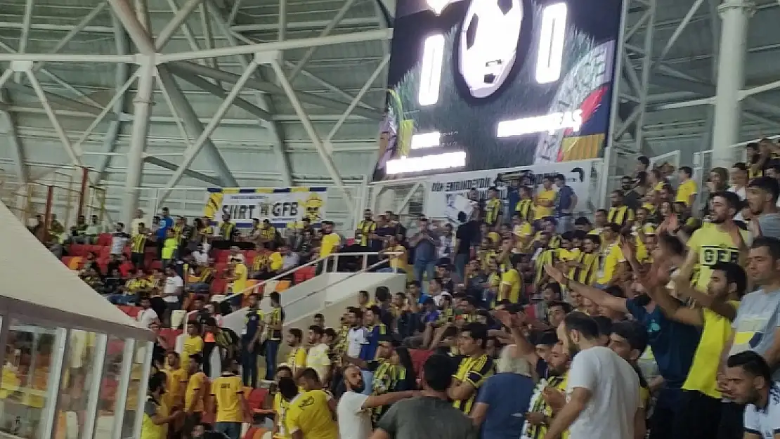 Fenerbahçeli taraftarlara kayısı ikram edildi