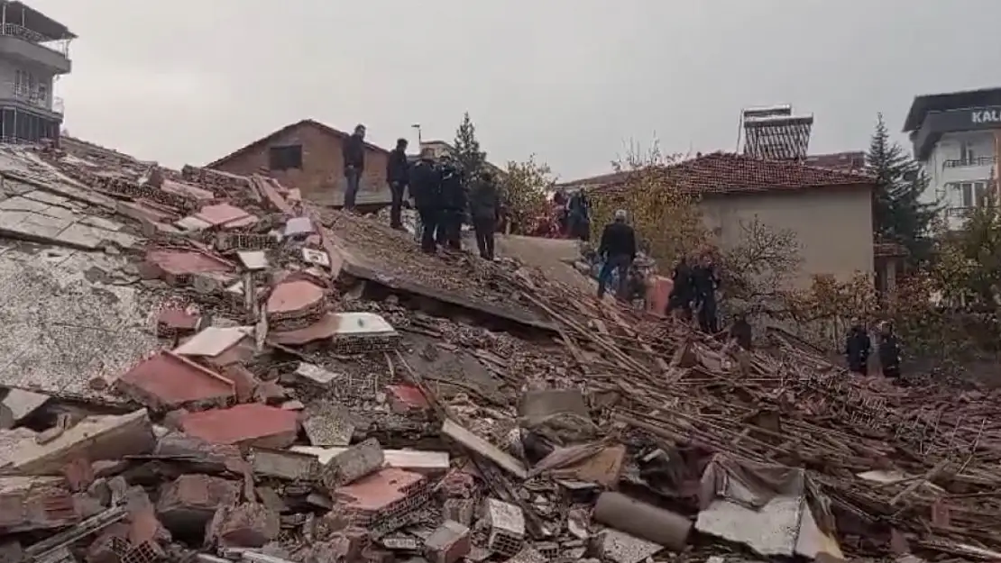 Malatya'da kepçe operatörü enkaz altında kaldı