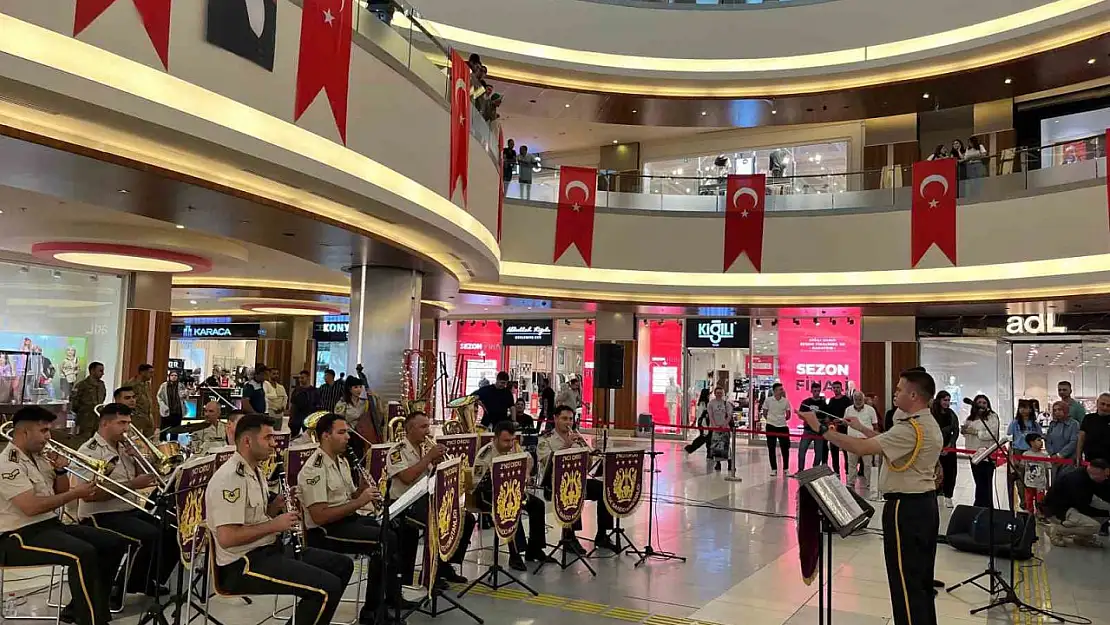 Malatya Park AVM'de Gaziler Günü konseri