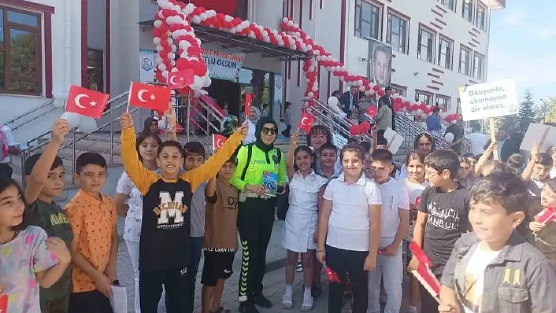 'Malatya polisi, okulun ilk gününde denetim gerçekleştirdi'