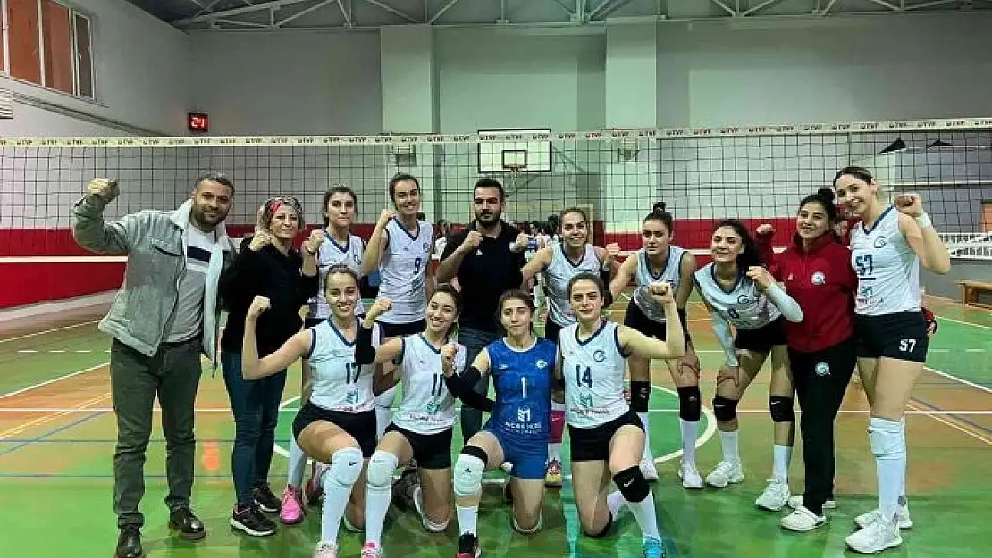 'Malatya temsilcisi voleybolcular zirveyi bırakmıyor'