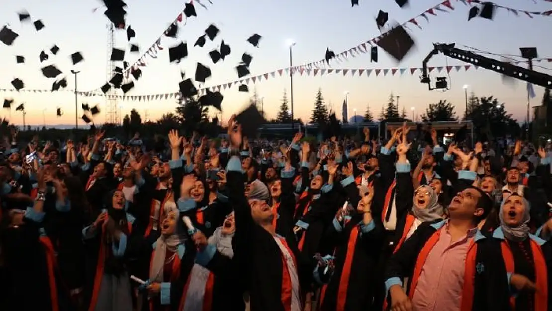 'Malatya Turgut Özal Üniversitesi´nde mezuniyet coşkusu'