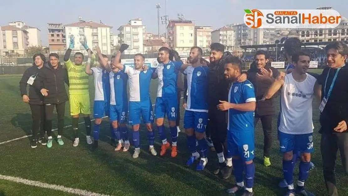 Yeşilyurt sahasında güldü
