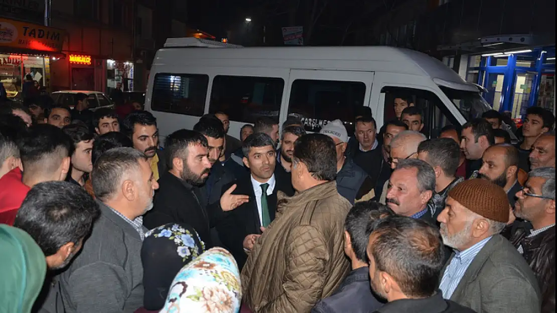 MİNİBÜS DURAĞINDA GERGİNLİK