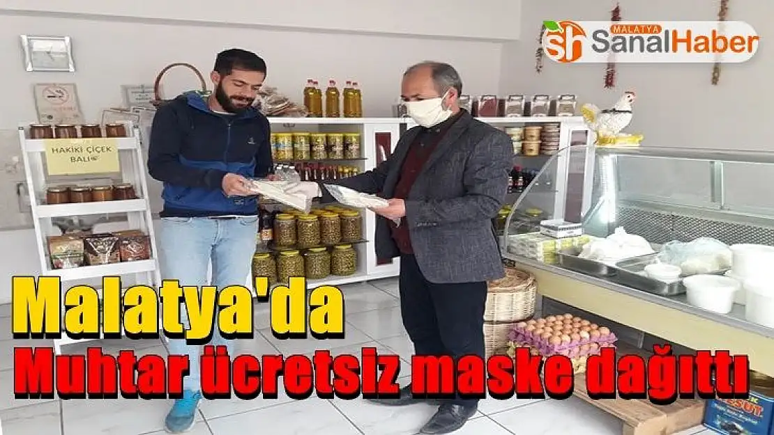 Malatya'da Muhtar ücretsiz maske dağıttı