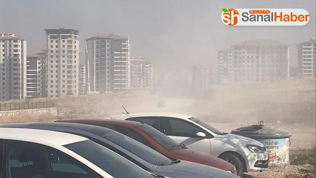 Malatya'da okul yolu toz duman