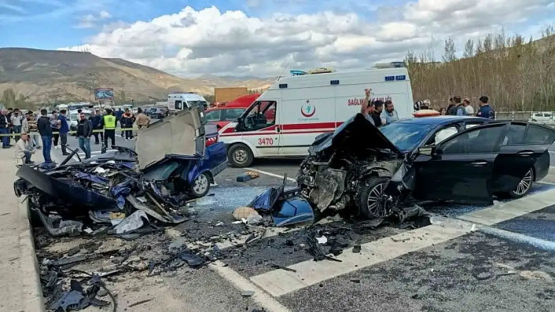 'Malatyada otomobiller çarpıştı: 2si ağır 8 yaralı'