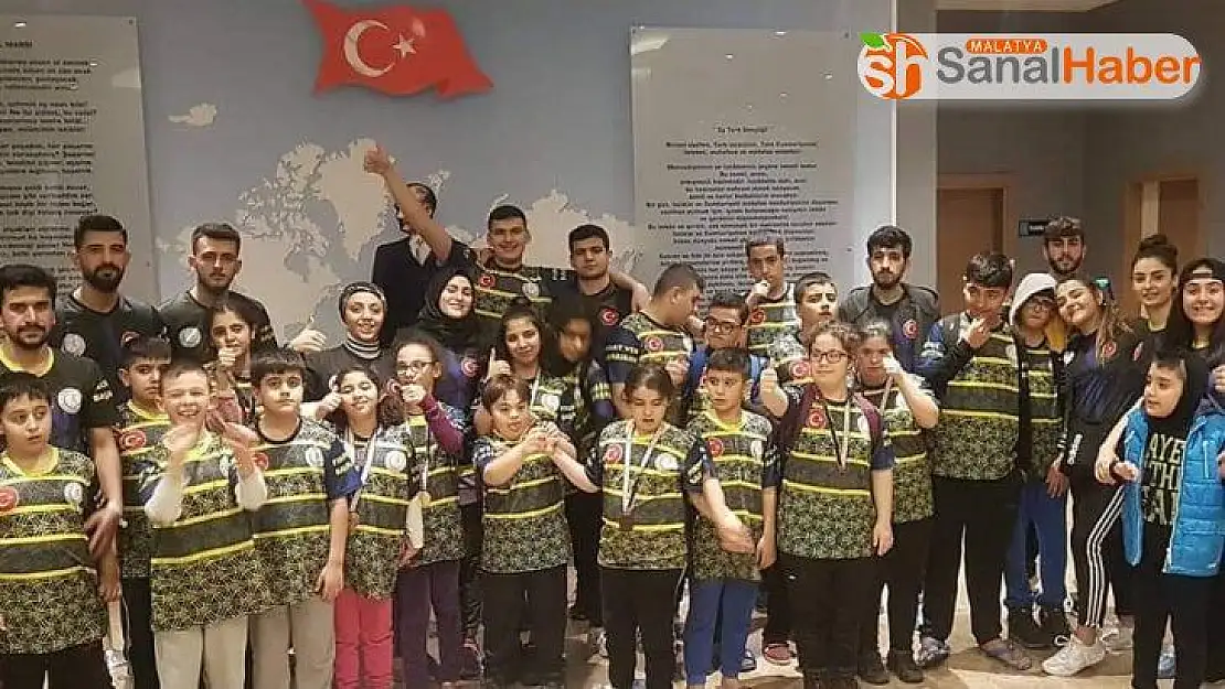 Malatyalı özel sporculardan yüzmede 20 madalya