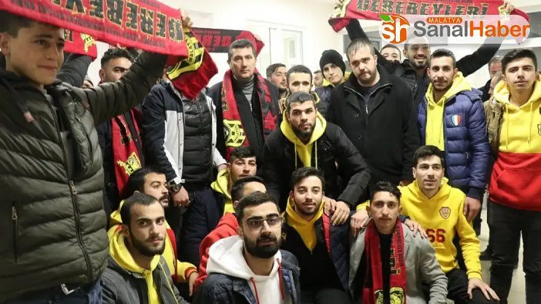 Malatyasporlu taraftarlar depremzedeleri unutmadı