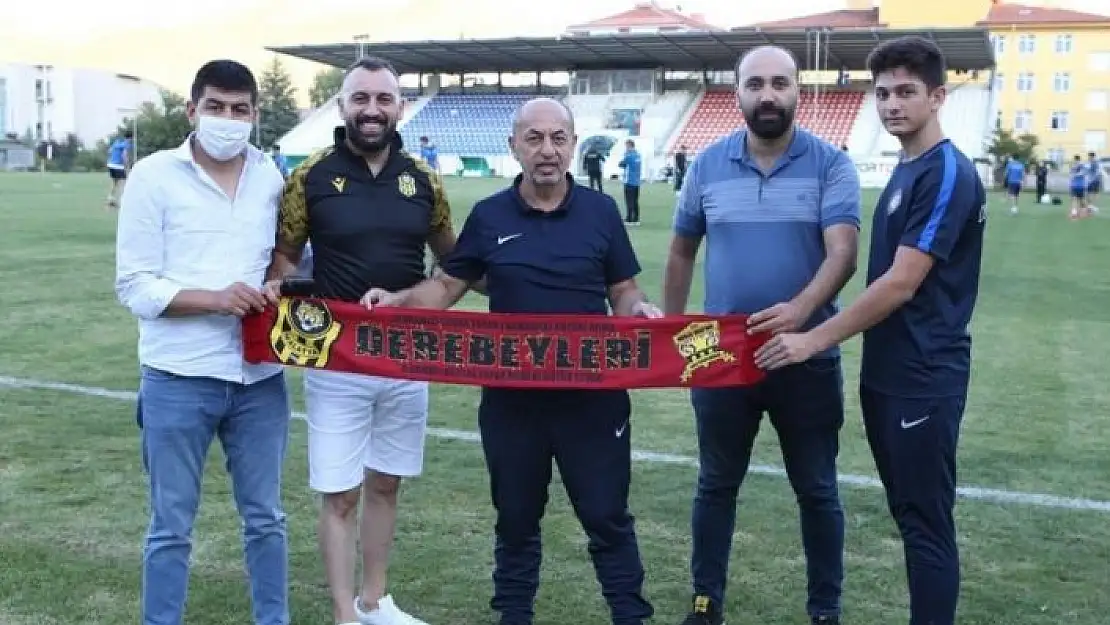 'Malatyasporlu taraftarlardan Yeşilyurt Belediyespor kampına ziyaret'