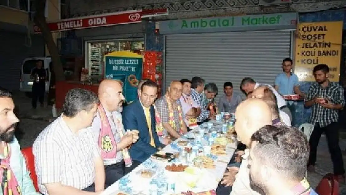 Marmara Derebeyleri'nden Sokak İftarı