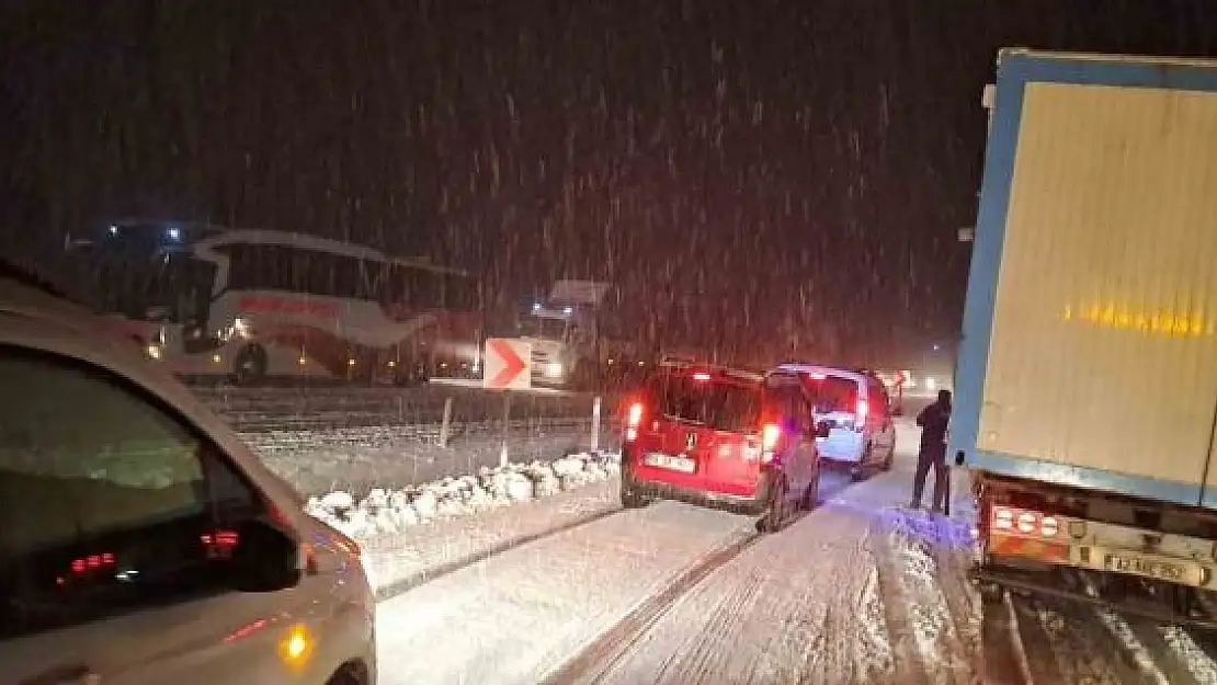 'Mart karı yolda bıraktı, Malatya-Kayseri yolu kısmen trafiğe kapandı'