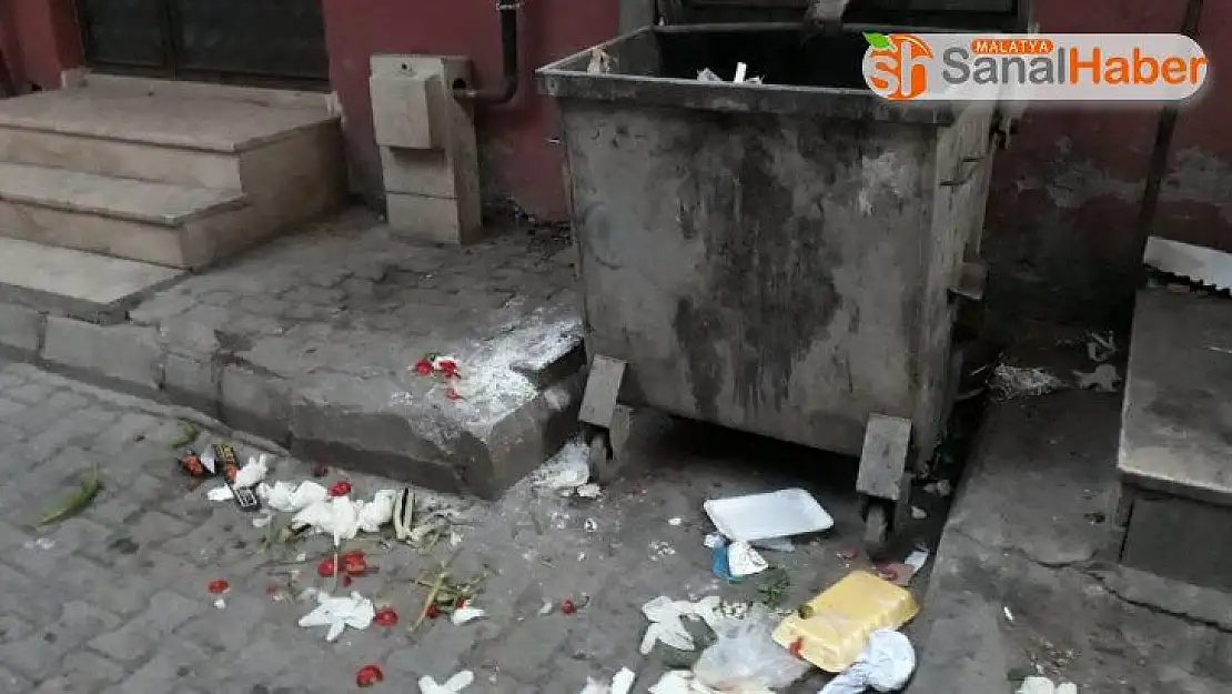 Maske ve eldivenler gelişi güzel atılıyor
