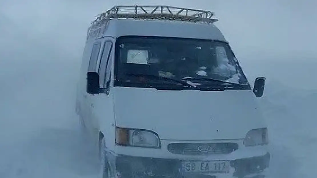'Mayıs ayında yağan kar ve tipi mahsur bıraktı'