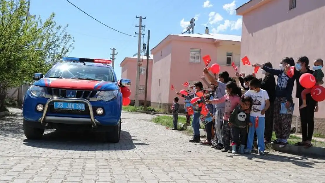'Mehmetçik´ten köy çocuklarına bayram sürprizi, gören koştu'